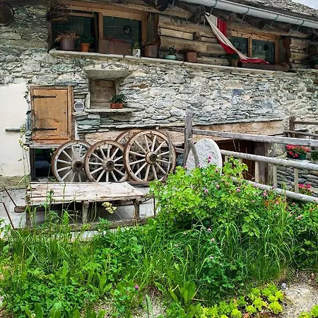 Chalet Chesa Orlegna Chalé *